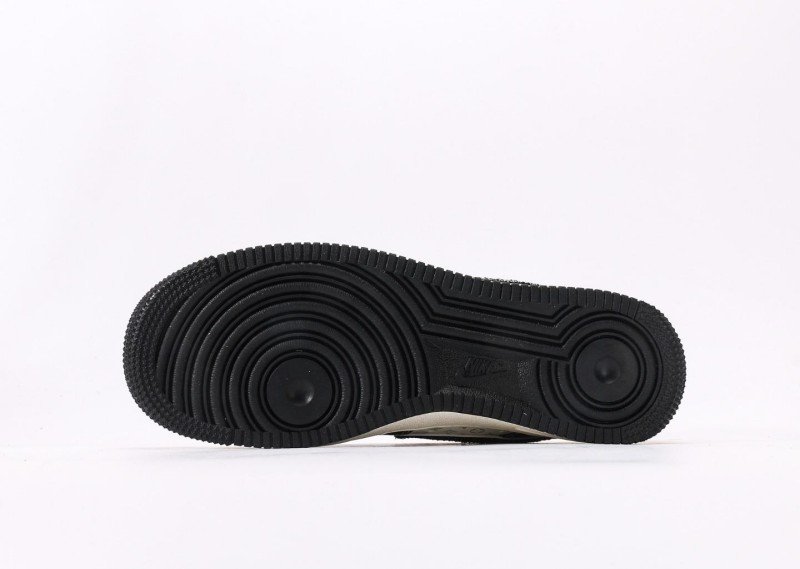 Nike Air Force 1 Low black and white three-party joint sneakers - Image 4