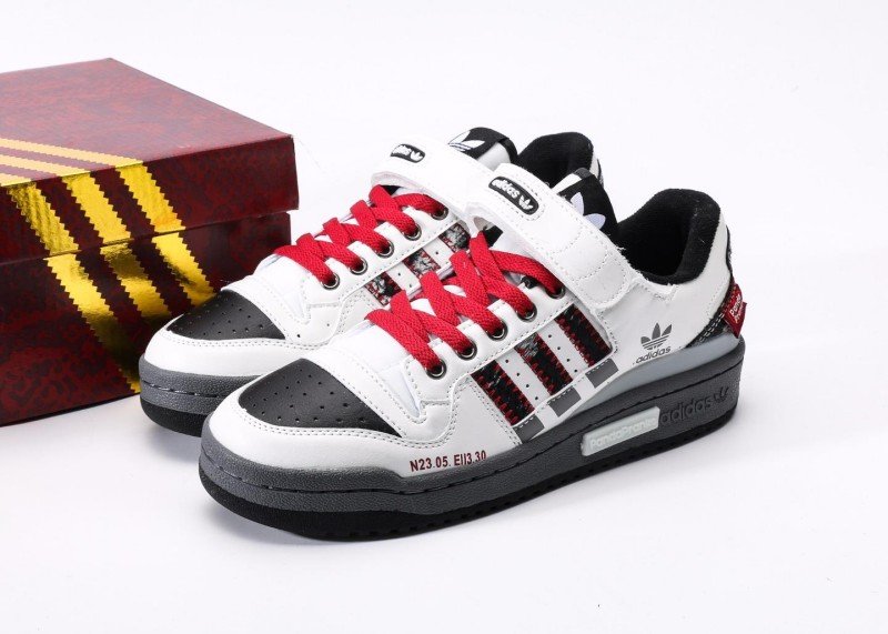 adidas-trefoil-retro-sneakers