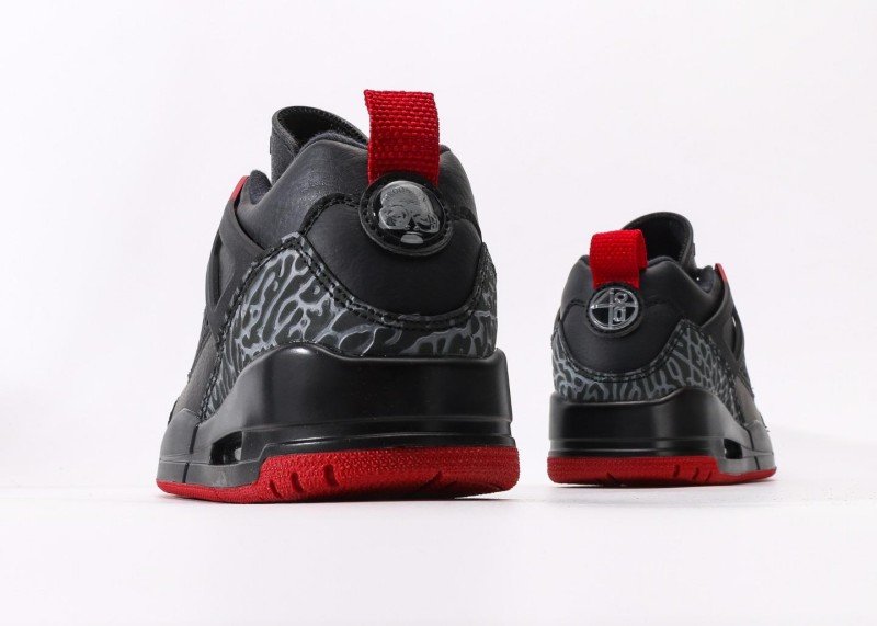 Air Jordan 4 Retro Black Red Crackle Colorway Sneaker - Image 6