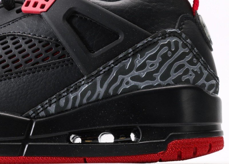 Air Jordan 4 Retro Black Red Crackle Colorway Sneaker - Image 7