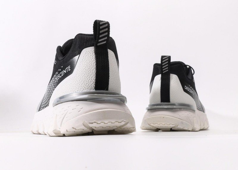 Descente LAVITATE WIRE 3.0 Black-White Shoes - Image 6