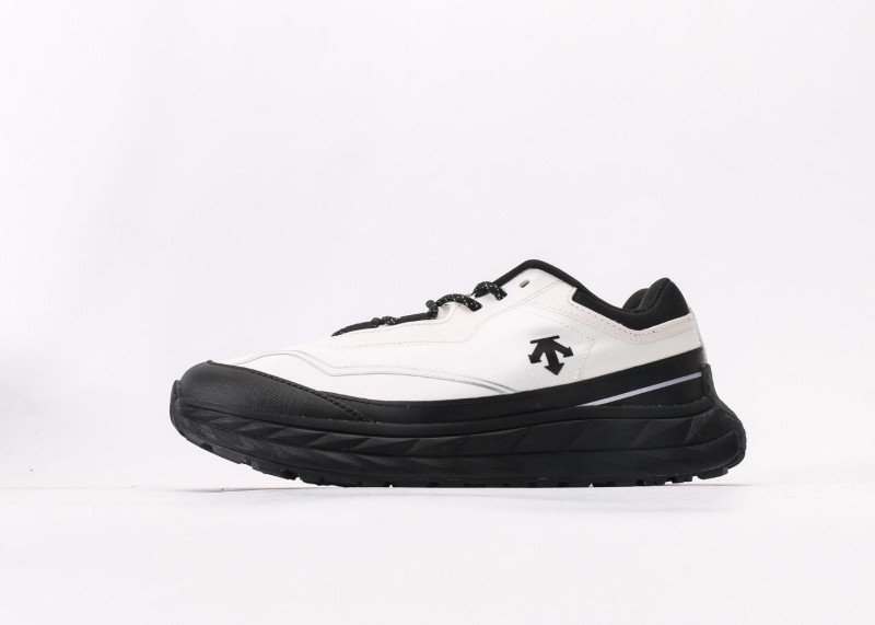 descente-chron-racer-white-black-shoes