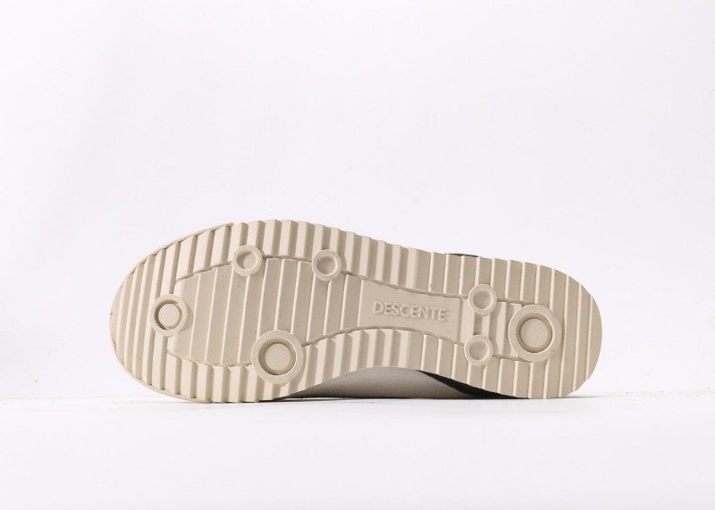 Descente DC Series Retro Panel Casual Shoes (Beige-Gray) - Image 4