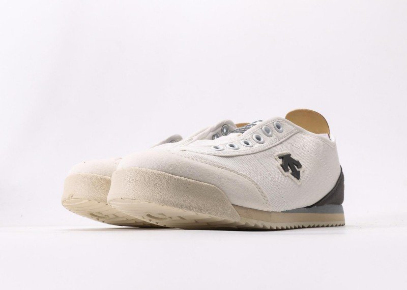 Descente DC Series Retro Panel Casual Shoes (Beige-Gray) - Image 5