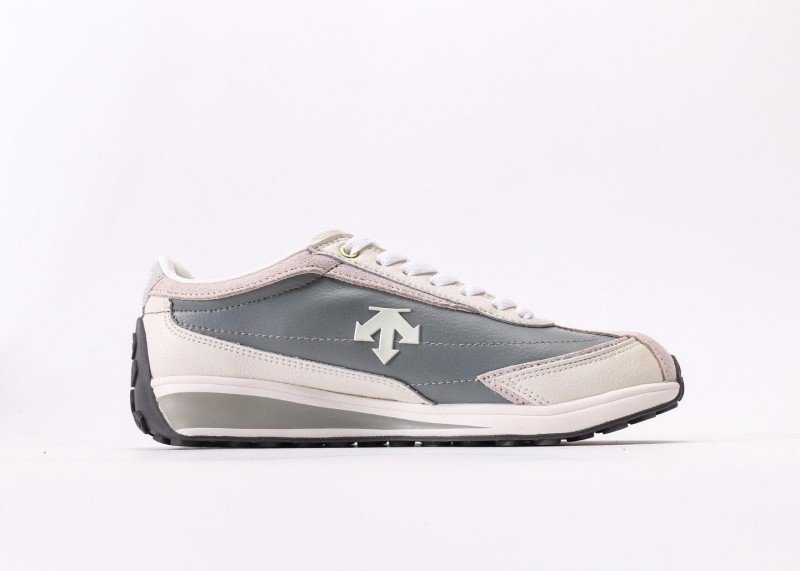 Descente DC Series Retro Panel Leather Casual Shoes - Image 2