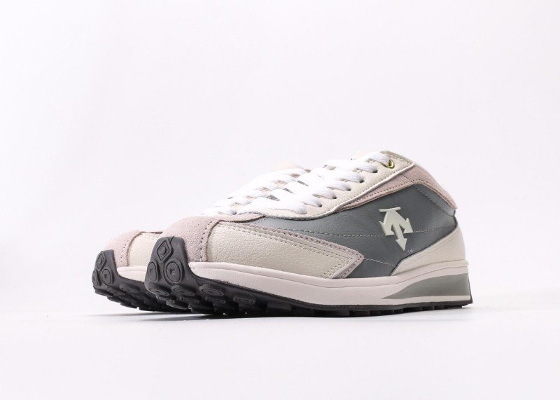 Descente DC Series Retro Panel Leather Casual Shoes - Image 5