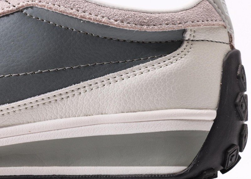 Descente DC Series Retro Panel Leather Casual Shoes - Image 7